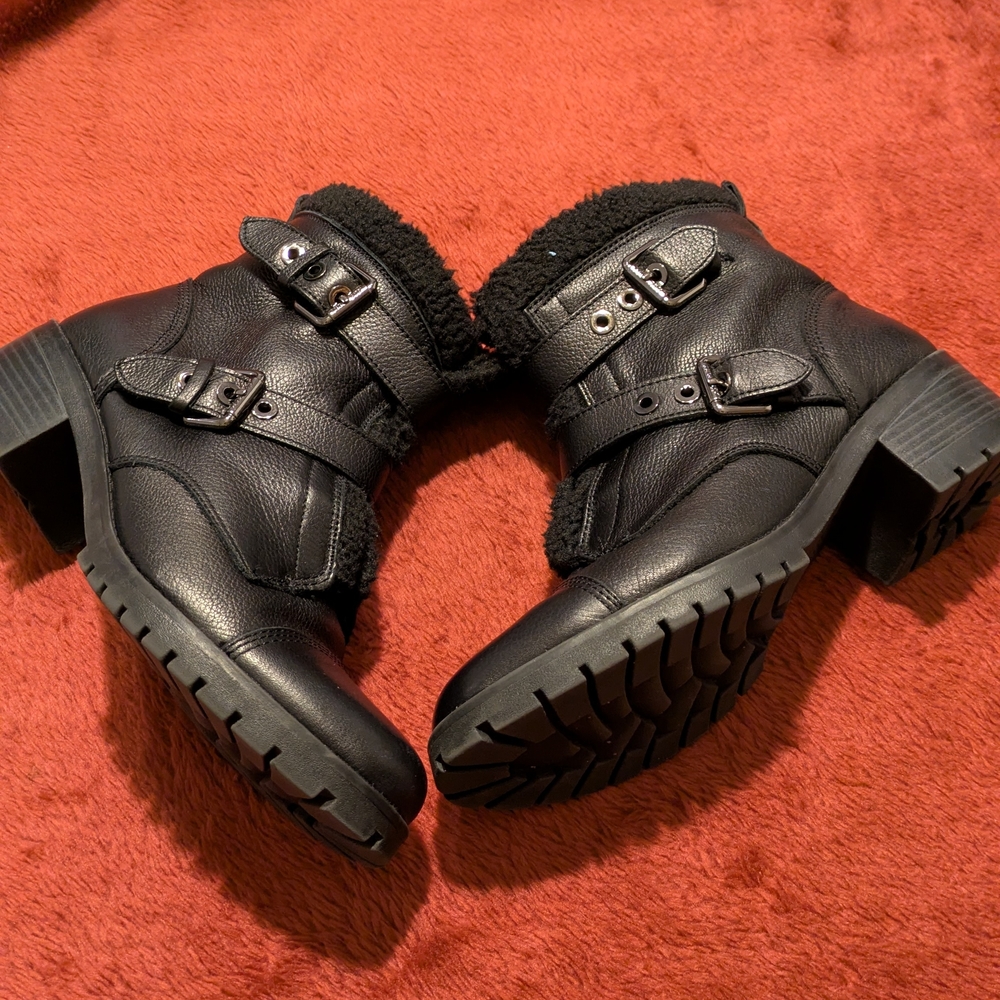 Anne Klein Sport women's black leather faux fur trimmed ankle boot ,sz 9.5m